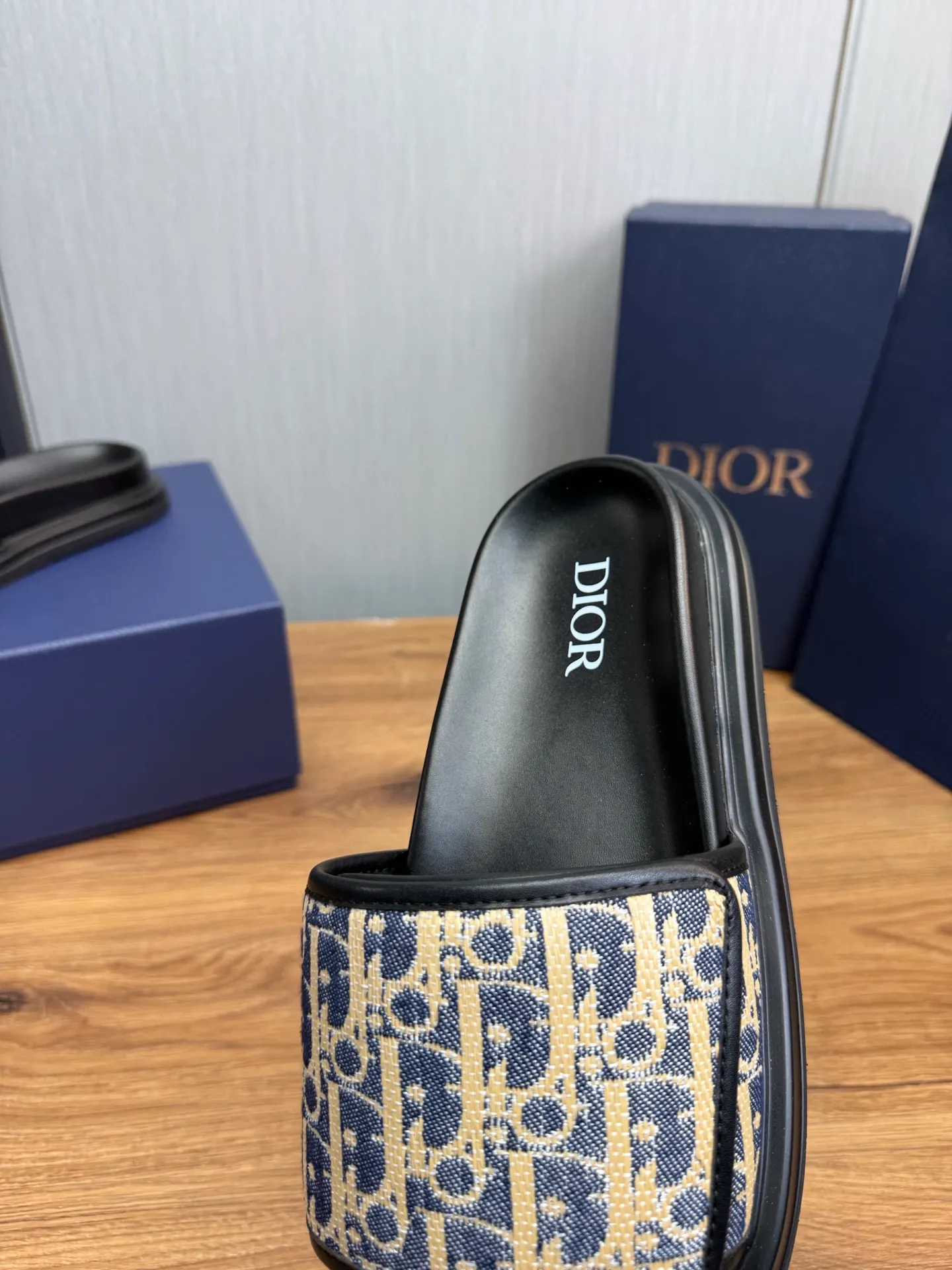 Men's shoes 💰280💰 Dior. Men's slippers 🩴Official website 1:1 production 38-45 yards 45 46 🉑️Customized original material shipped✅